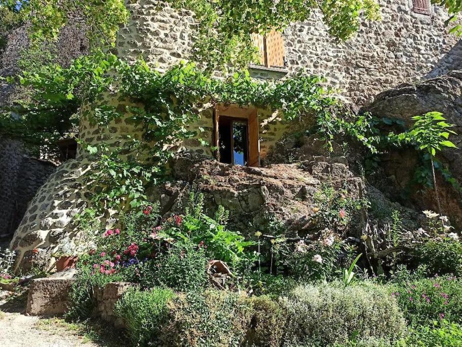 Gite Le Rocher Du Chateau De Retourtour Lamastre Exteriér fotografie