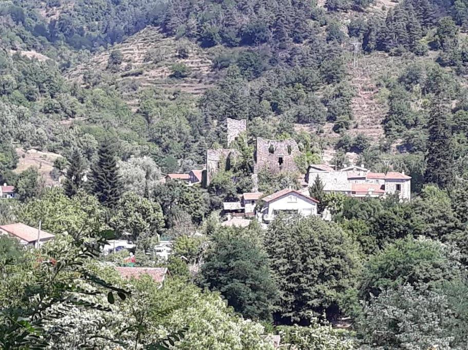 Gite Le Rocher Du Chateau De Retourtour Lamastre Exteriér fotografie
