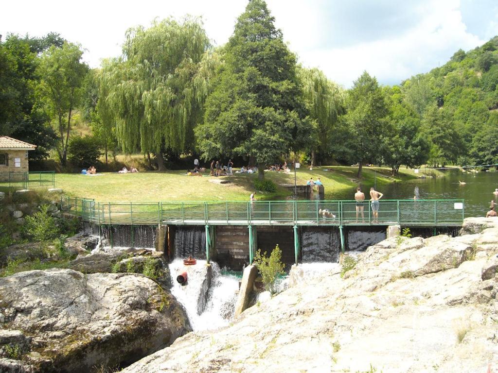 Gite Le Rocher Du Chateau De Retourtour Lamastre Exteriér fotografie